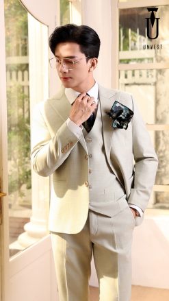 Các mẫu vest nam nổi bật tại cửa hàng