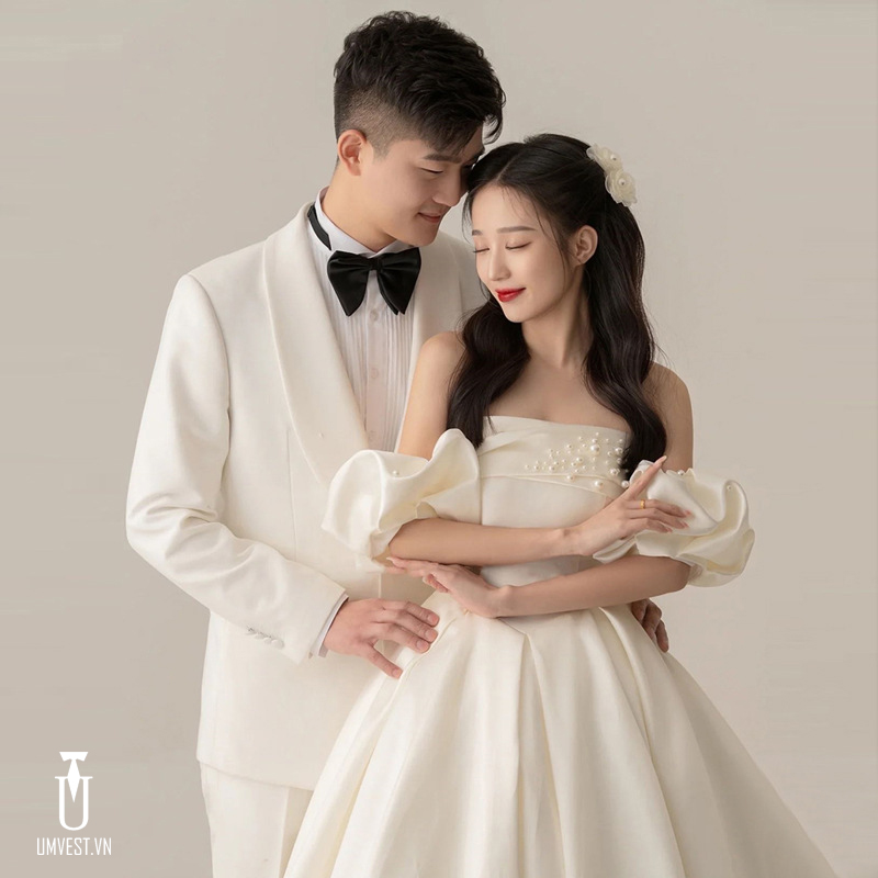 Phối vest cưới theo chủ đề ngoài trời với gam màu sáng