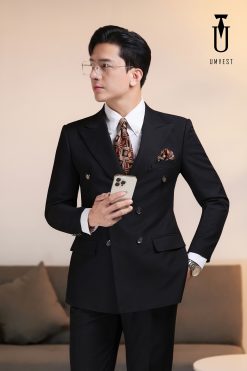 Đối với dáng người đầy đặn thì nên chọn trang phục có màu đen