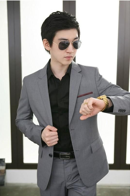 Sơ mi cổ đứng phối vest – nổi bật và đầy sang trọng.